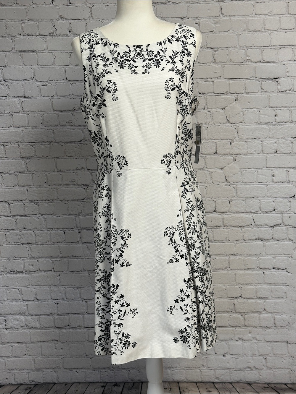 Tahari White Midi Dress with Black Floral Print Size 12